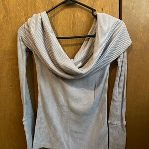 Chic Off-the-Shoulder Sweater in Light Gray